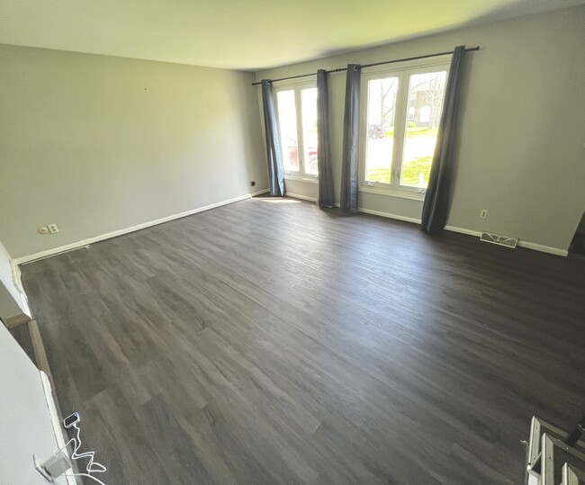 Building Photo - 119 E Summerset Ln