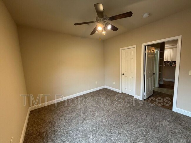 Foto del edificio - 8434 Walerga Rd