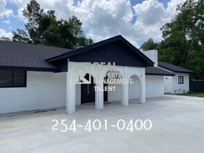 Building Photo - 111 Country Club Dr