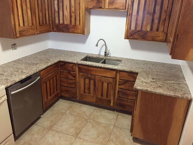 Building Photo - Charming 4 Bedroom 2 Bath home & Studio Ap...