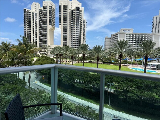 Foto del edificio - 19370 Collins Ave