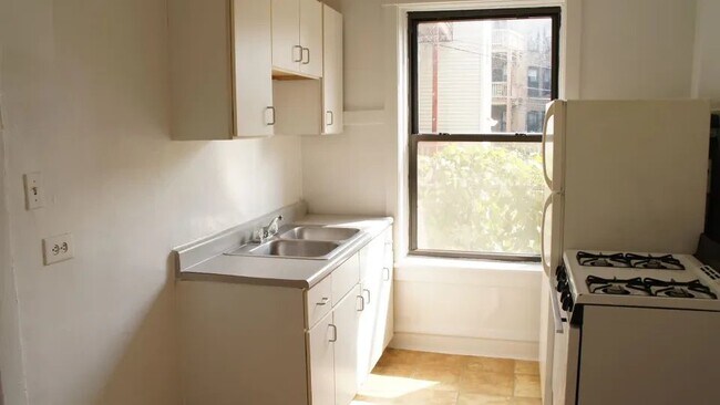 Foto del edificio - 2518 N Kedzie Blvd