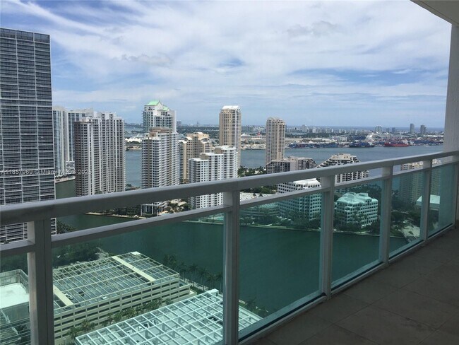 Foto del edificio - 950 Brickell Bay Dr