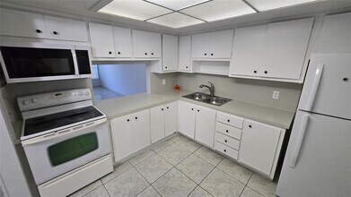 Building Photo - 16800 NE 15th Ave