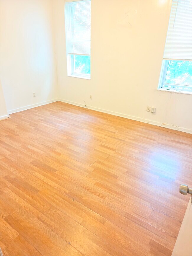Foto del edificio - 2104 Chippewa St