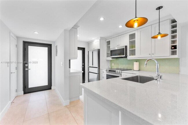 Foto del edificio - 6901 Edgewater Dr