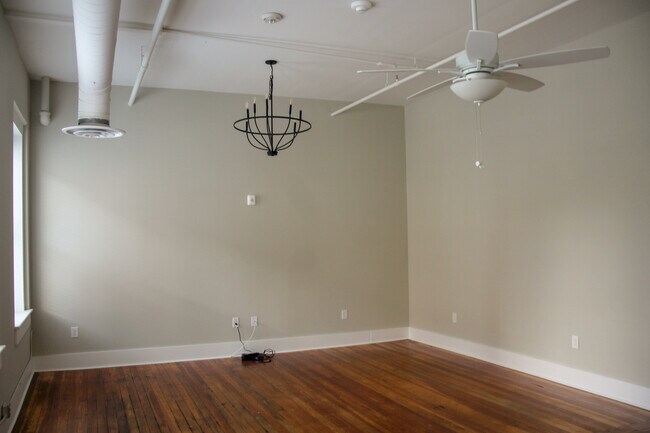 Foto del edificio - 596 Cherry St