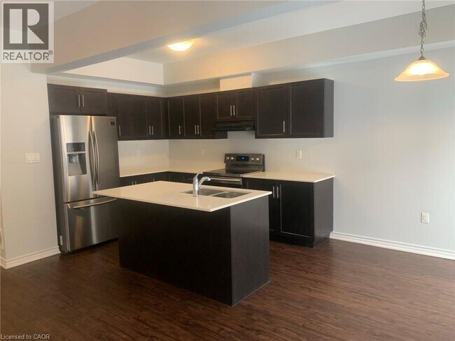 Building Photo - 324 Equestrian Way