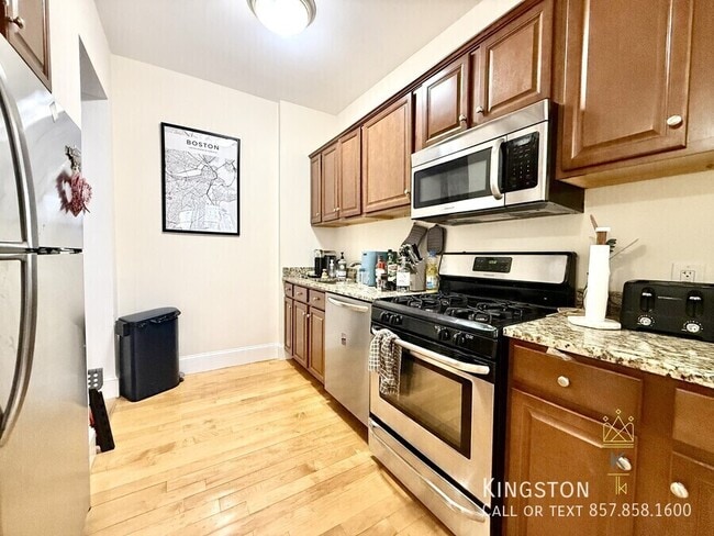 Photo - 676 Washington St Apartment