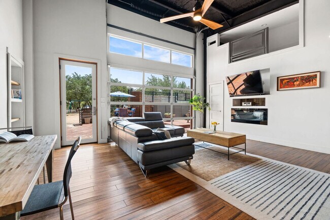 Building Photo - 9801 Mor Dr