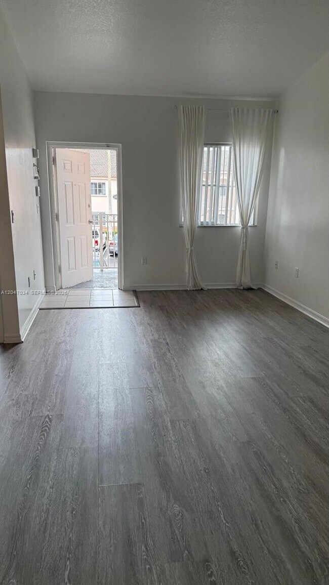 Foto del edificio - 1271 SE 27th St