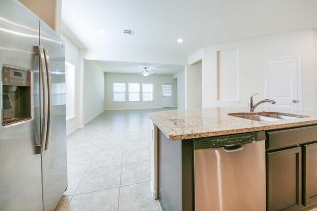 Foto del edificio - 14002 Madrigal Ln