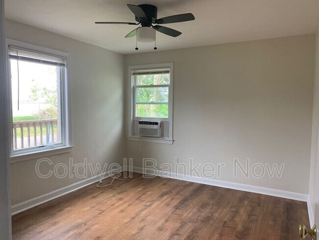 Building Photo - 1407 Bayville St
