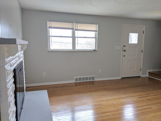 Foto del edificio - Beautifully Kept 4 Bedroom House next to U...