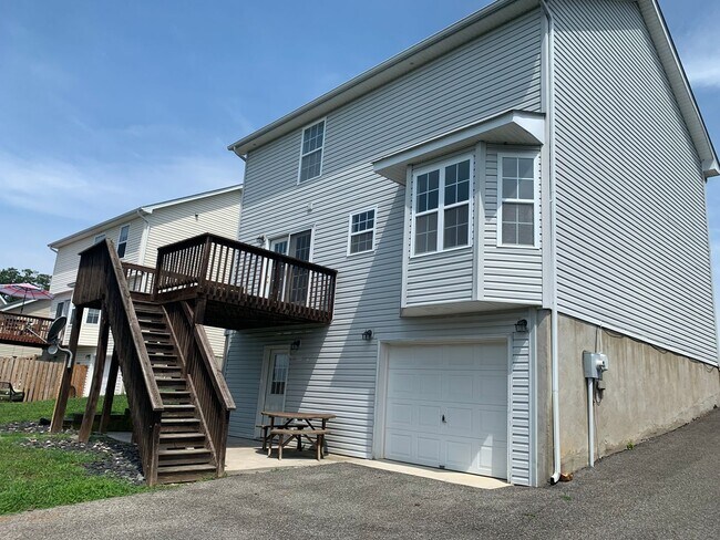 Building Photo - 1111 New Village Dr NW