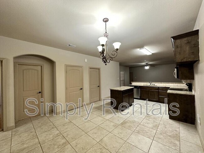 Foto del edificio - Jack Finney Blvd 6925 - 1