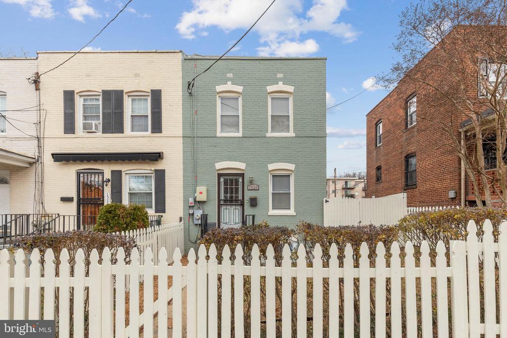 Primary Photo - 1524 Howard Rd SE