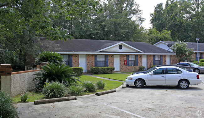Building Photo - Camellia Knoll