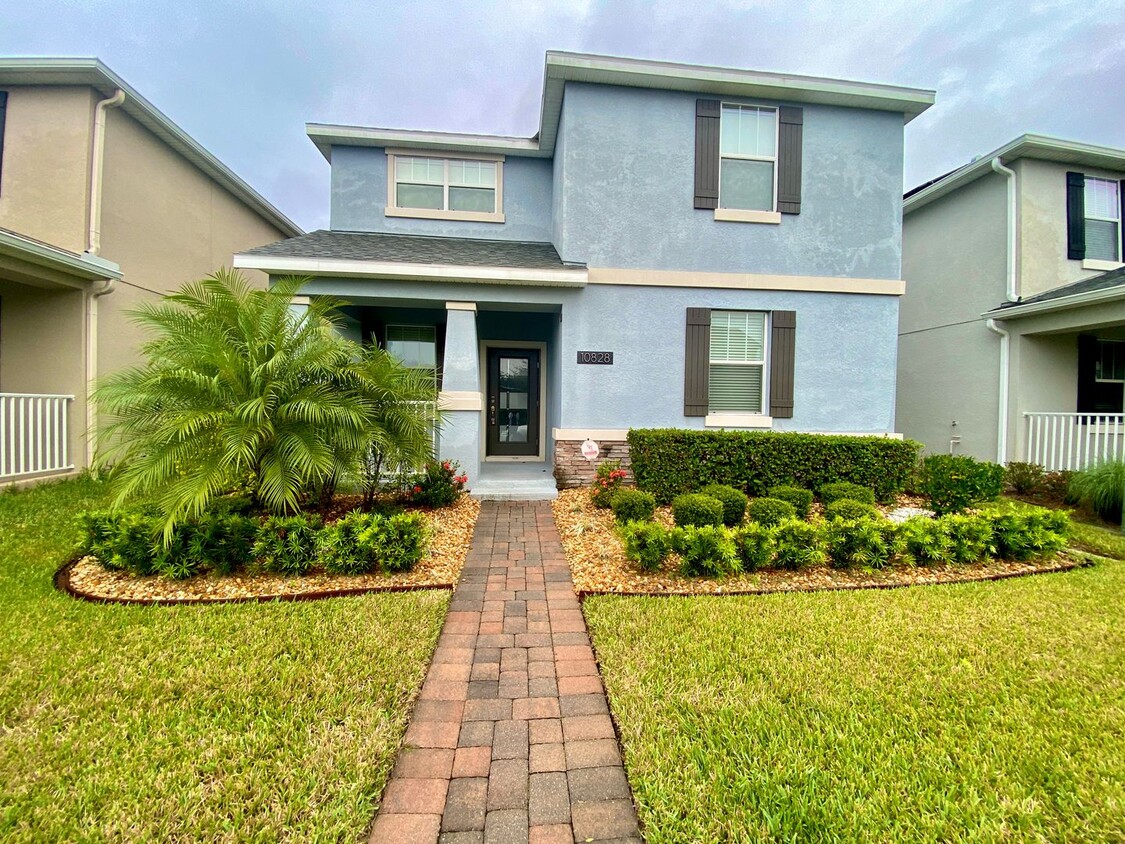 Foto principal - Beautiful 5 Bedroom 3 Bath Home located in...