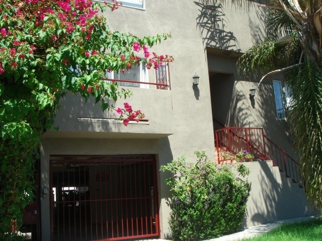 Building Photo - 6139 Fountain Ave