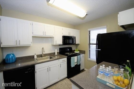 Building Photo - 50 Stoneview Dr SW