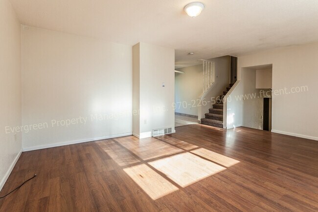 Building Photo - Large 3-Bedroom Split Level!