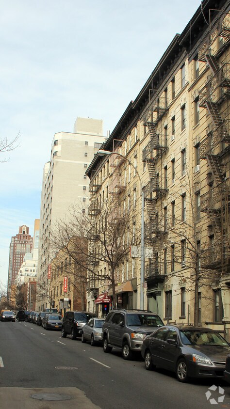 Foto principal - 421 E 65th St
