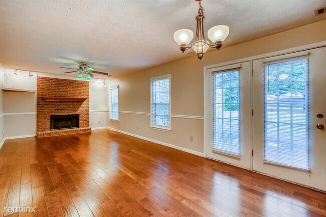 Foto del edificio - 4 br, 2 bath House - 2900 Summit View Ct UNIT