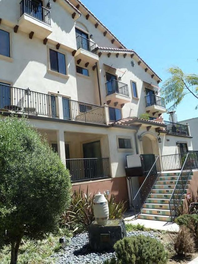 Building Photo - 1146 N Hacienda Pl