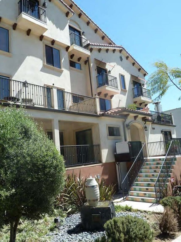 Foto del edificio - 1146 N Hacienda Pl