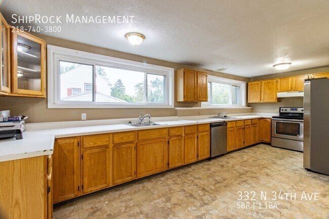 Foto del edificio - 332 N 34th Ave E