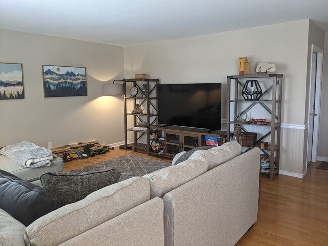 Photo - 2089 S Deframe St House