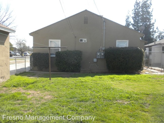 Building Photo - 1113 E Dakota Ave