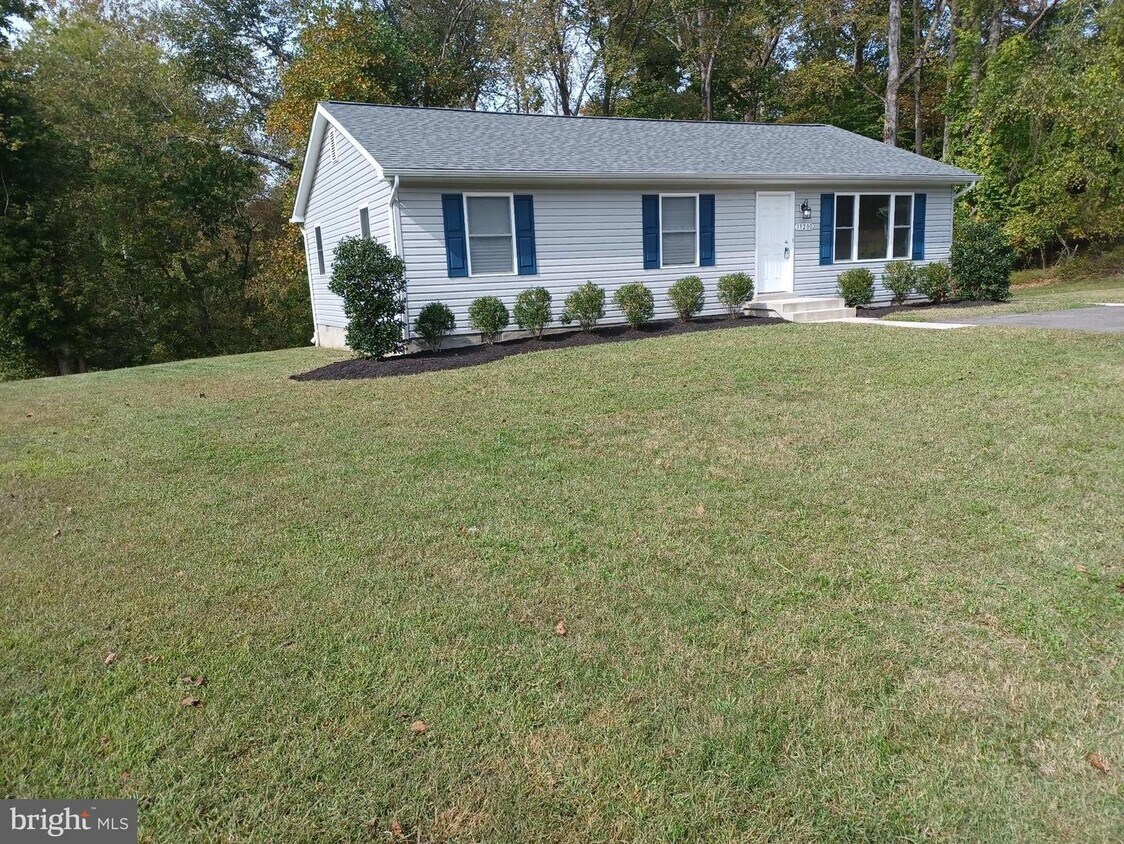 Primary Photo - 15200 Peerless Ave