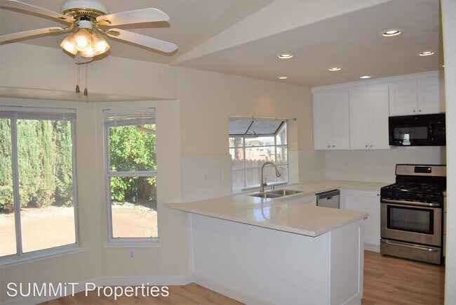 Building Photo - 4 br, 3 bath House - 249 Sparrow Street