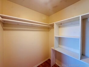 Building Photo - 8025 S Colony Cir