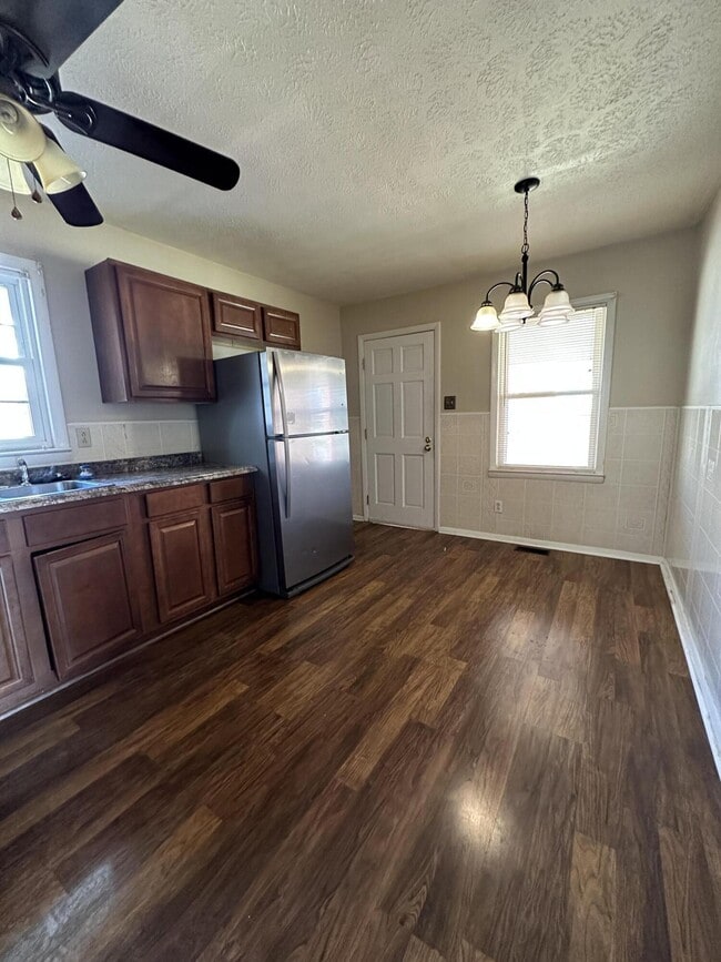 Building Photo - 420 Hedgewood Dr