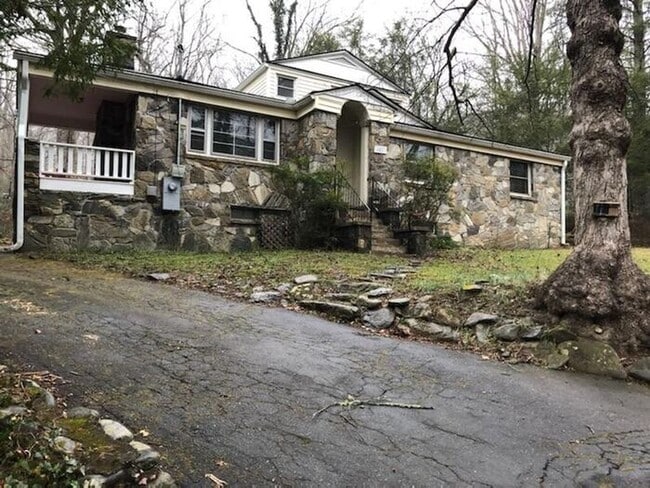 Building Photo - Montreat Rental!