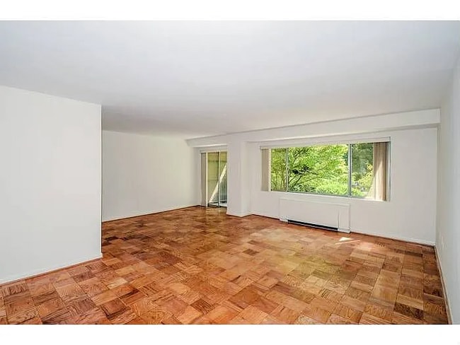 Foto del edificio - 4201 Cathedral Ave NW