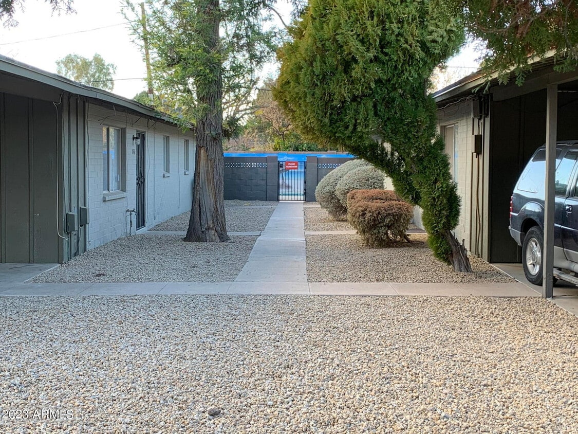 Primary Photo - 814 W Maryland Ave