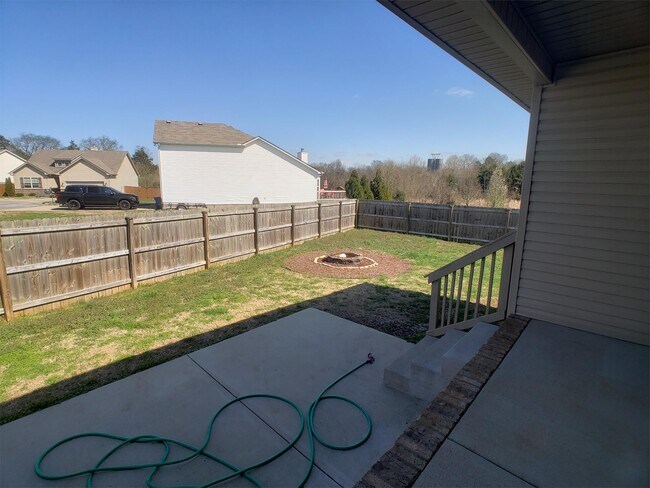 Building Photo - 1006 Halverson Dr
