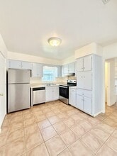 Building Photo - 14218 Sharon Dr