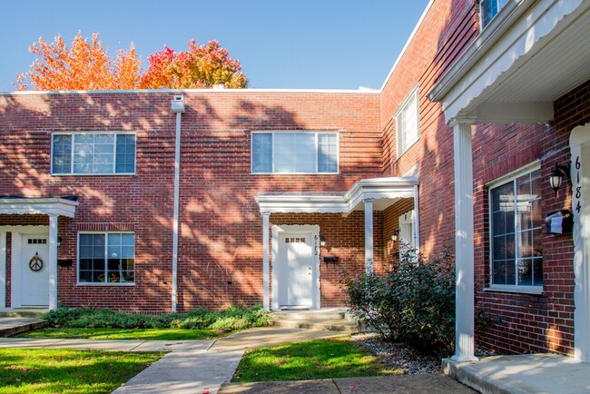 Patios - Broad Ripple Apartments