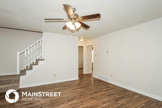 Foto del edificio - 5530 Oak Branch Cir N