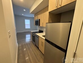 Building Photo - 529 Beacon St