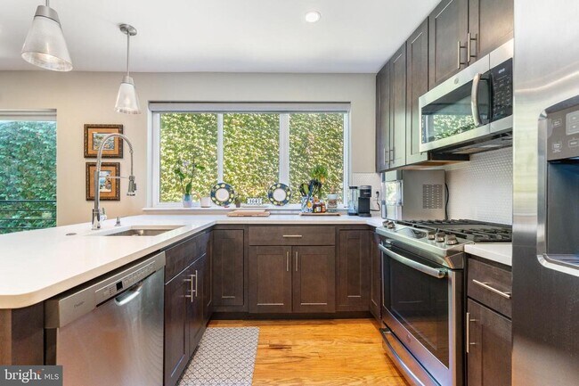 Foto del edificio - 1647 E Eyre St