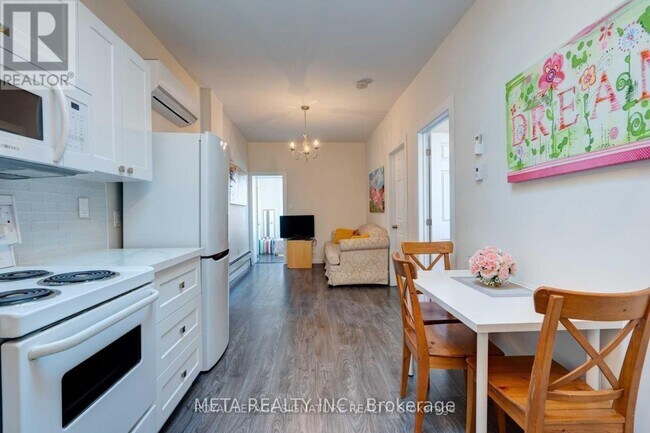Photo du bâtiment - 3224-3224 Danforth Ave