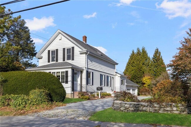 Building Photo - 630 Green End Ave