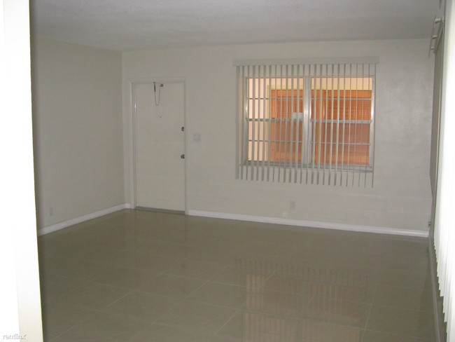 Building Photo - 2690 NE 56th Ct