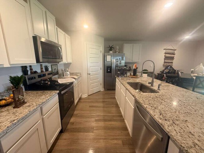 Foto del edificio - 5509 Silverbell Dr